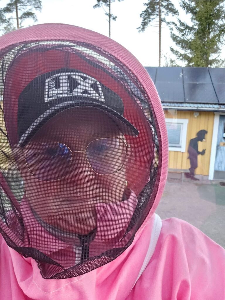 Petra i rosa biodlarslöja